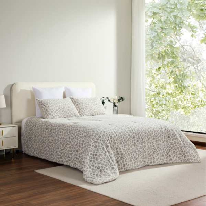 3-Piece Snow Leopard Faux Fur Comforter Set, King