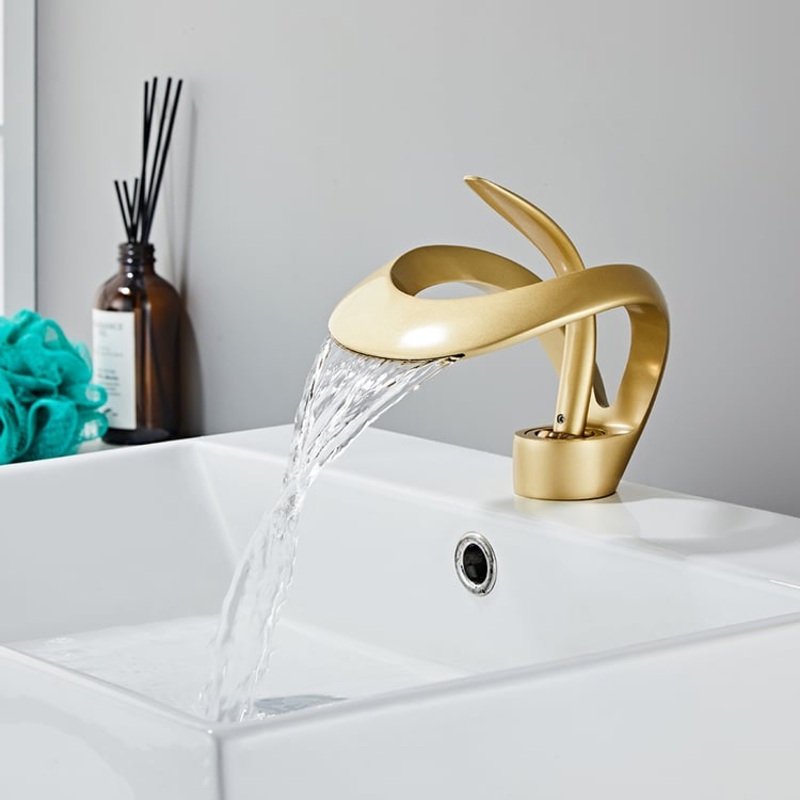 Waterfall Bathroom Sink Faucet in Gold Single Handle Solid Brass