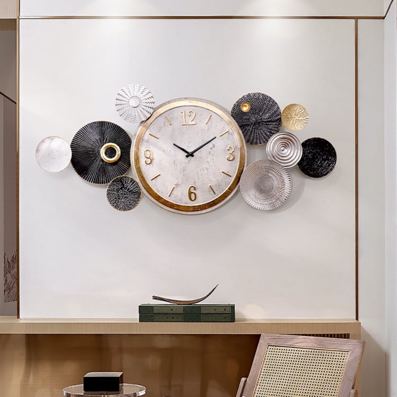 Modern Mute Metal Wall Clock with Distressed Multiple Round Shape