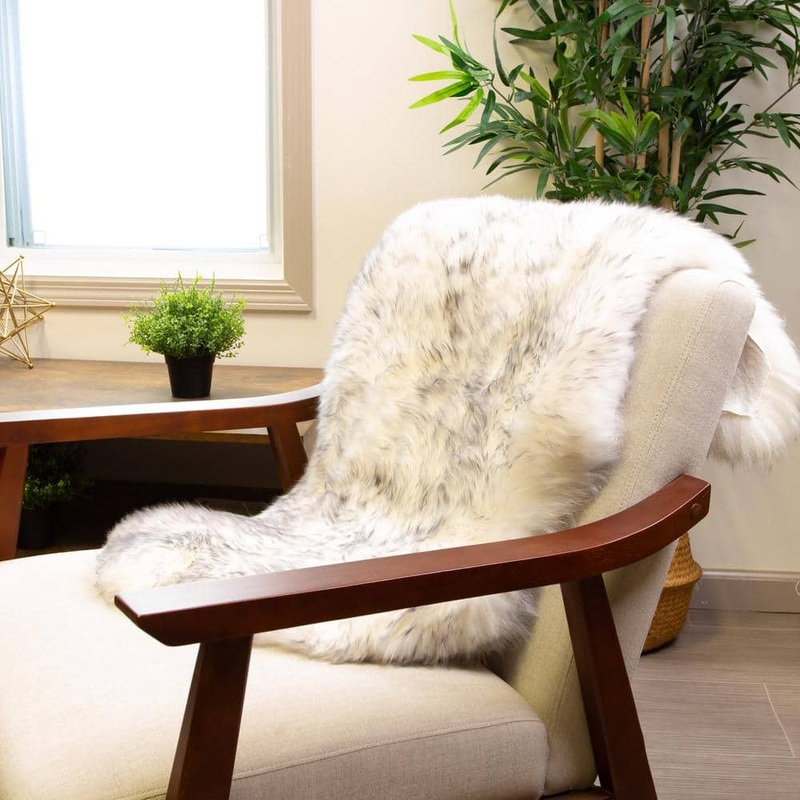 Super Area Rugs Twilight Gray and Ivory 2 ft. x 3 ft. Genuine New Zealand Sheepskin Pelt Area Rug SAR-SHEEPSKIN-SINGLE-TWILIGHT